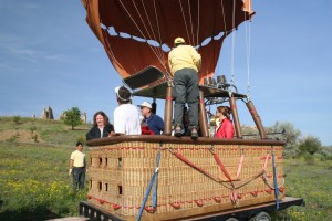 026 Ruth in landing balloon on trailer 2 Kapadokya May07 comp